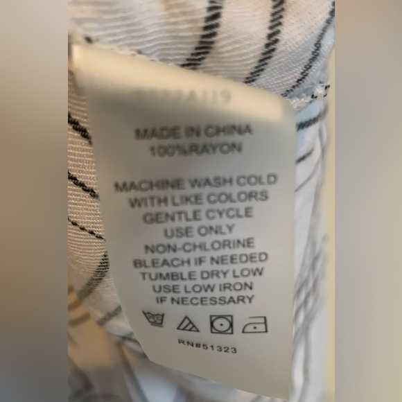 Vince Camuto blouse. White and black plaid. Size 3x. Great used condition. - Picture 5 of 5